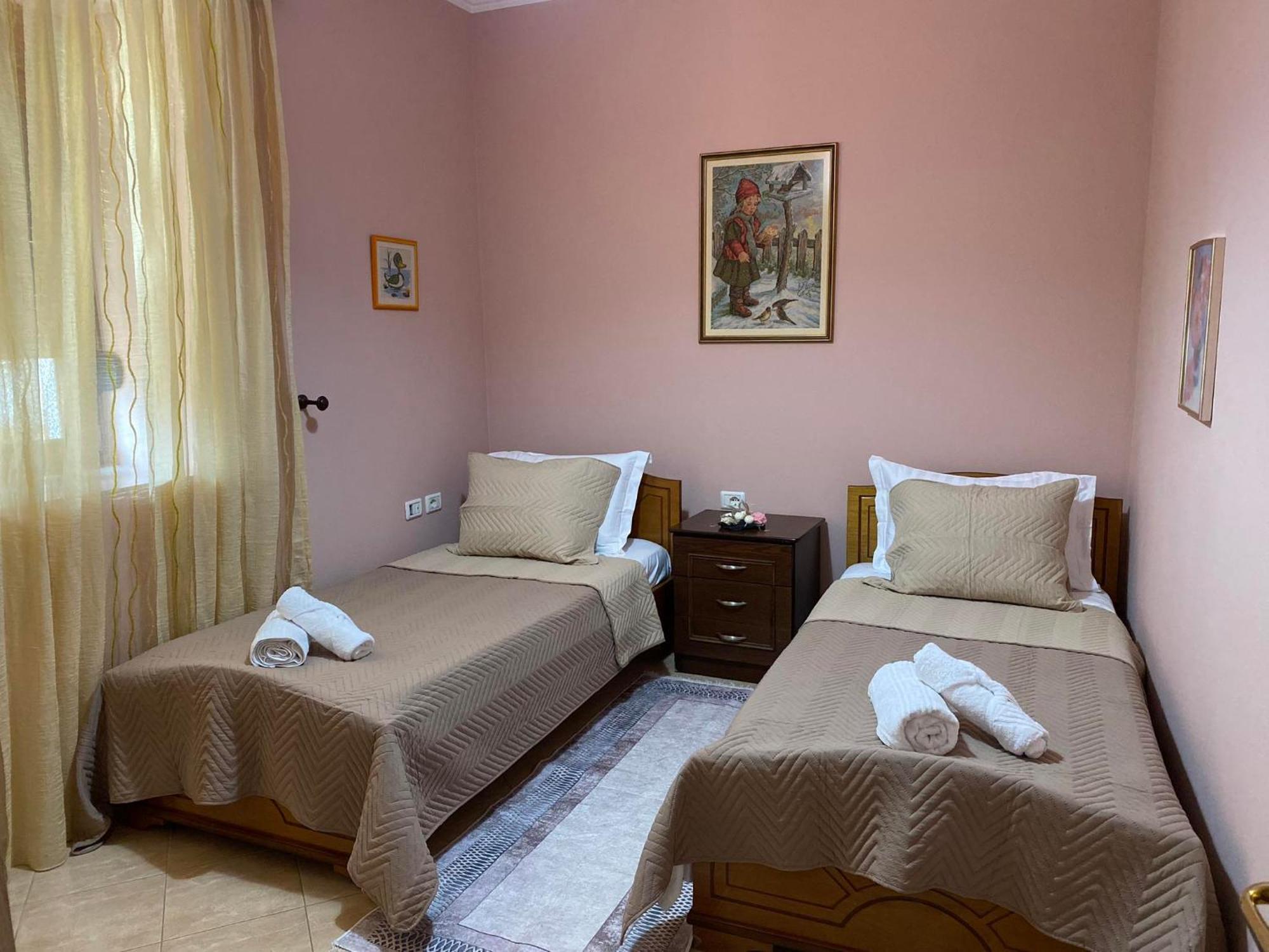 Guest House Persa Gjirokastër Esterno foto