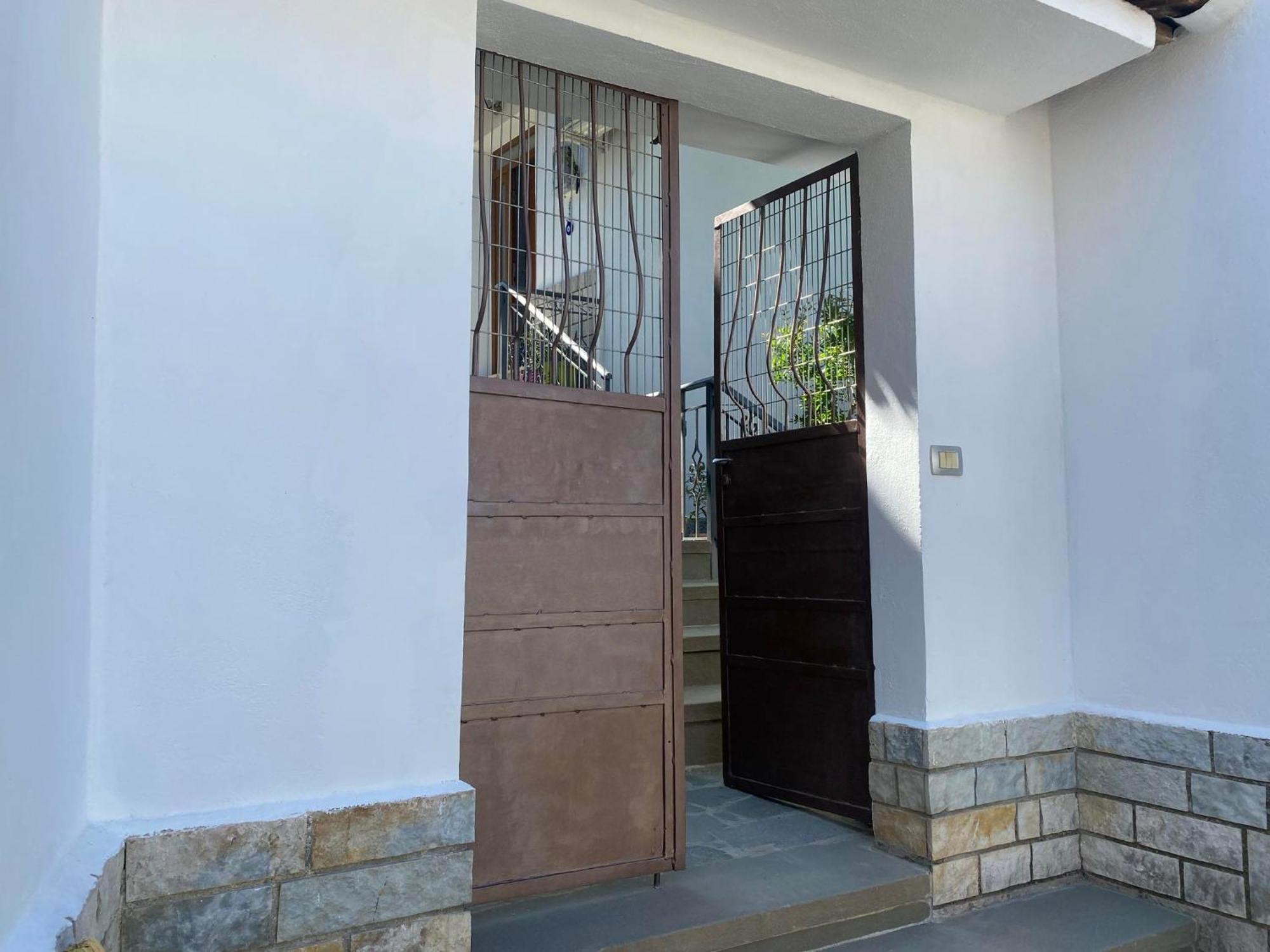 Guest House Persa Gjirokastër Esterno foto