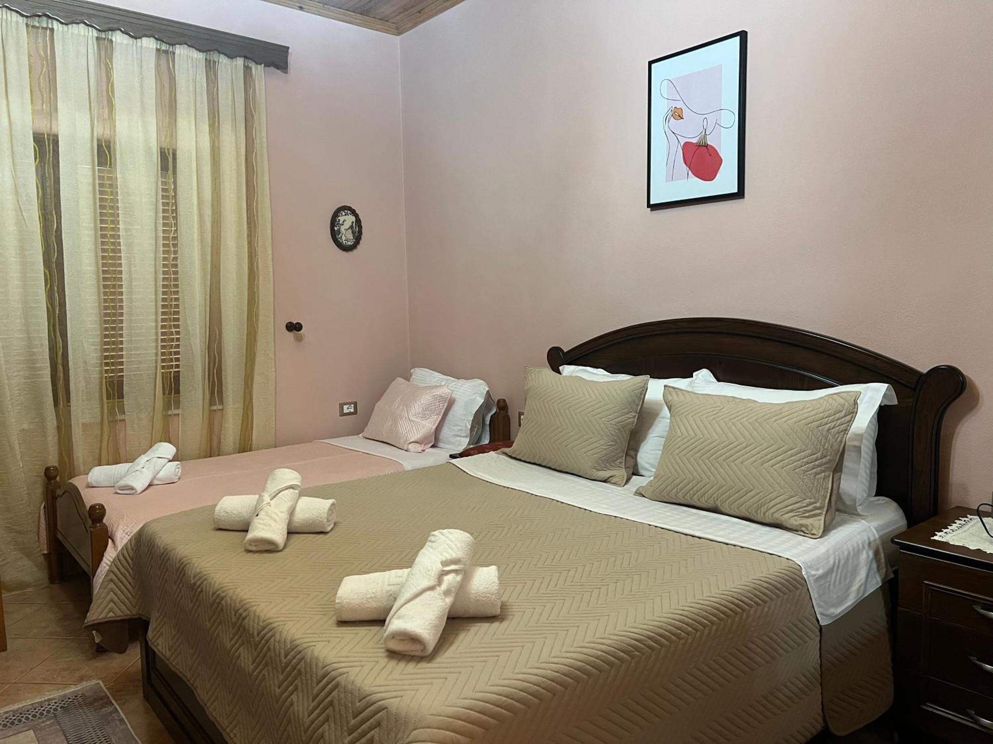 Guest House Persa Gjirokastër Esterno foto